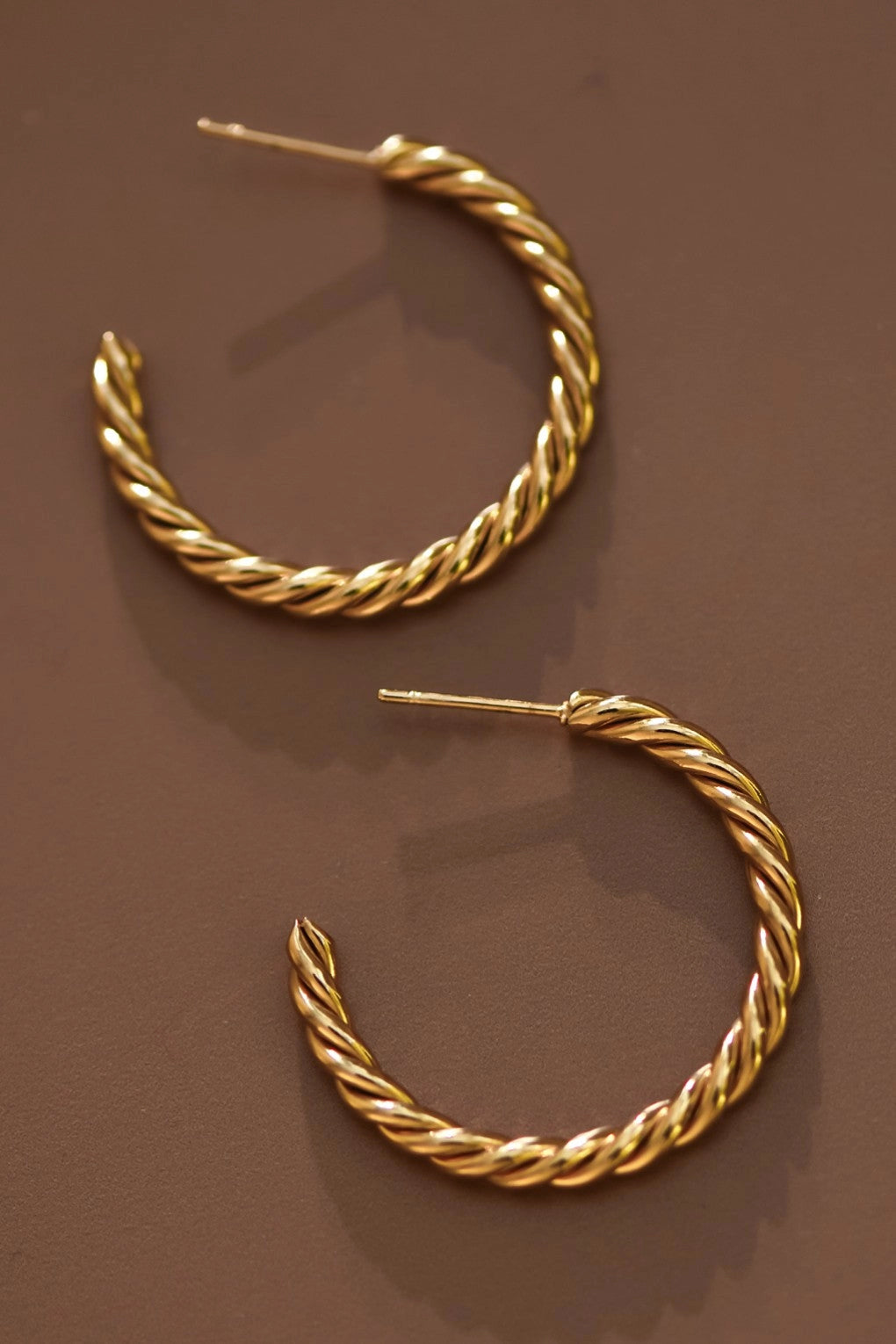Close-up of the tarnish-free 18K gold finish on the twisted rope hoops, showing the intricate textured surface.